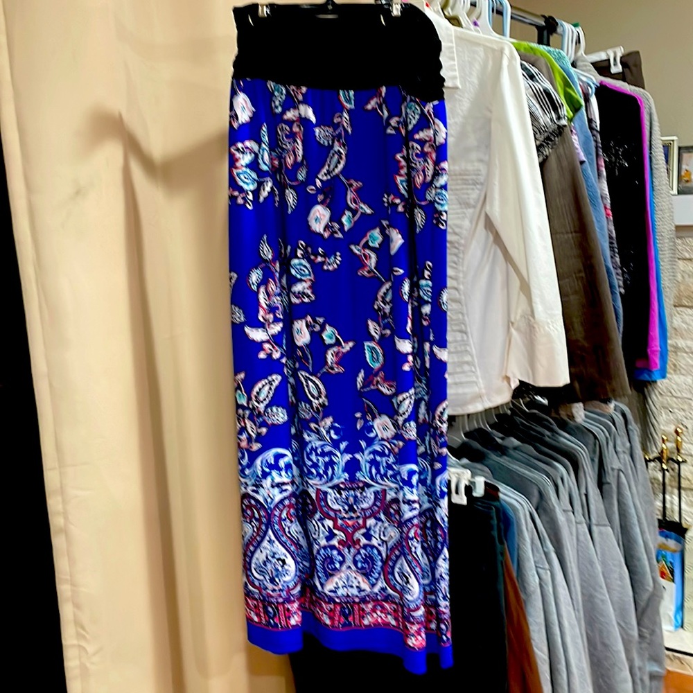 Apt 9 ankle length skirt with black ribbed top